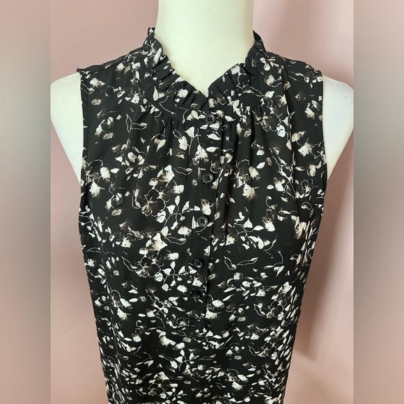 Dressy Sleeveless Blouse size M - Picture 7 of 10